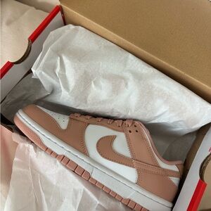 Nike low dunk